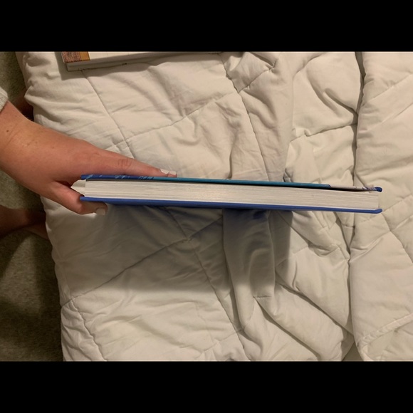 Tory Burch in color Book - Picture 4 of 5